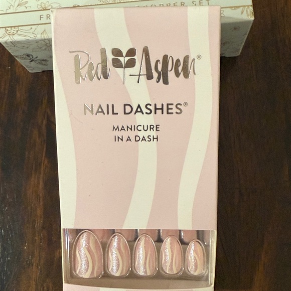 Red Aspen Nail Dashes, New in Box - Picture 1 of 3